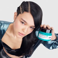 L'Oréal Scalp Advanced Model holding haircare mask