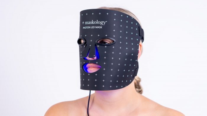 +maskology Photon LED Light Mask on blue light therapy setting