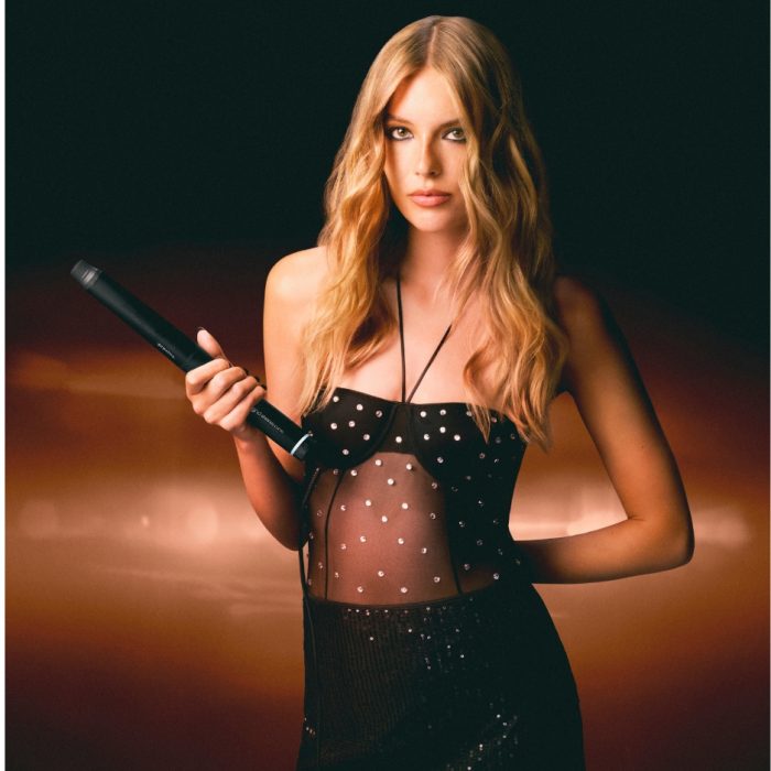 model holiding ghd conical wand