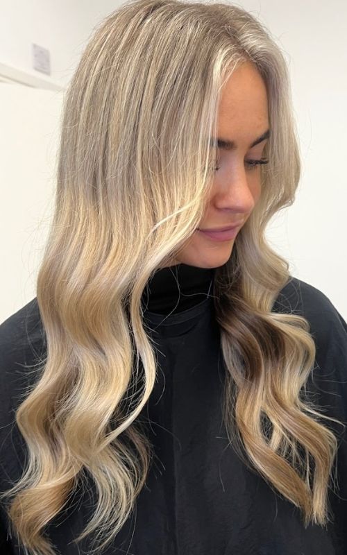 shows ice beige blonde hair colour