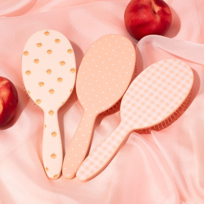 The 3 different patterns from the Framar Peach Please detangle brush range